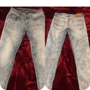 American Eagle light wash/bleach